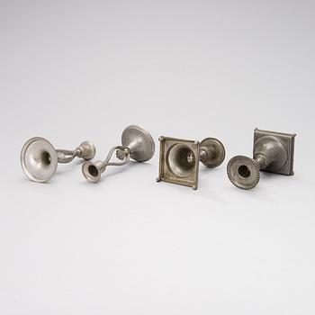 KYNTTILÄNJALKOJA 2 paria, tinaa, valmistajat Oy Taito Ab ja Antti Hakkarainen, 1930-luku.