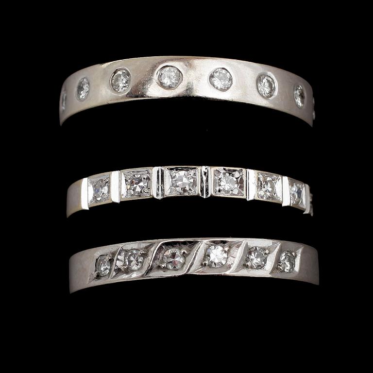 RINGAR, 3st, 14k samt 2 18k vitguld med små diamanter olika slip. Tot.vikt 9,8g.