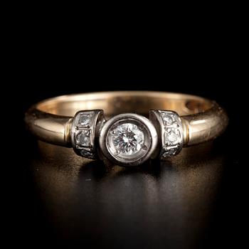 RING, 14K guld/vitguld. Briljantslipade diamanter ca 0.10 ct. Finland 1996. Vikt 3,0 g.
