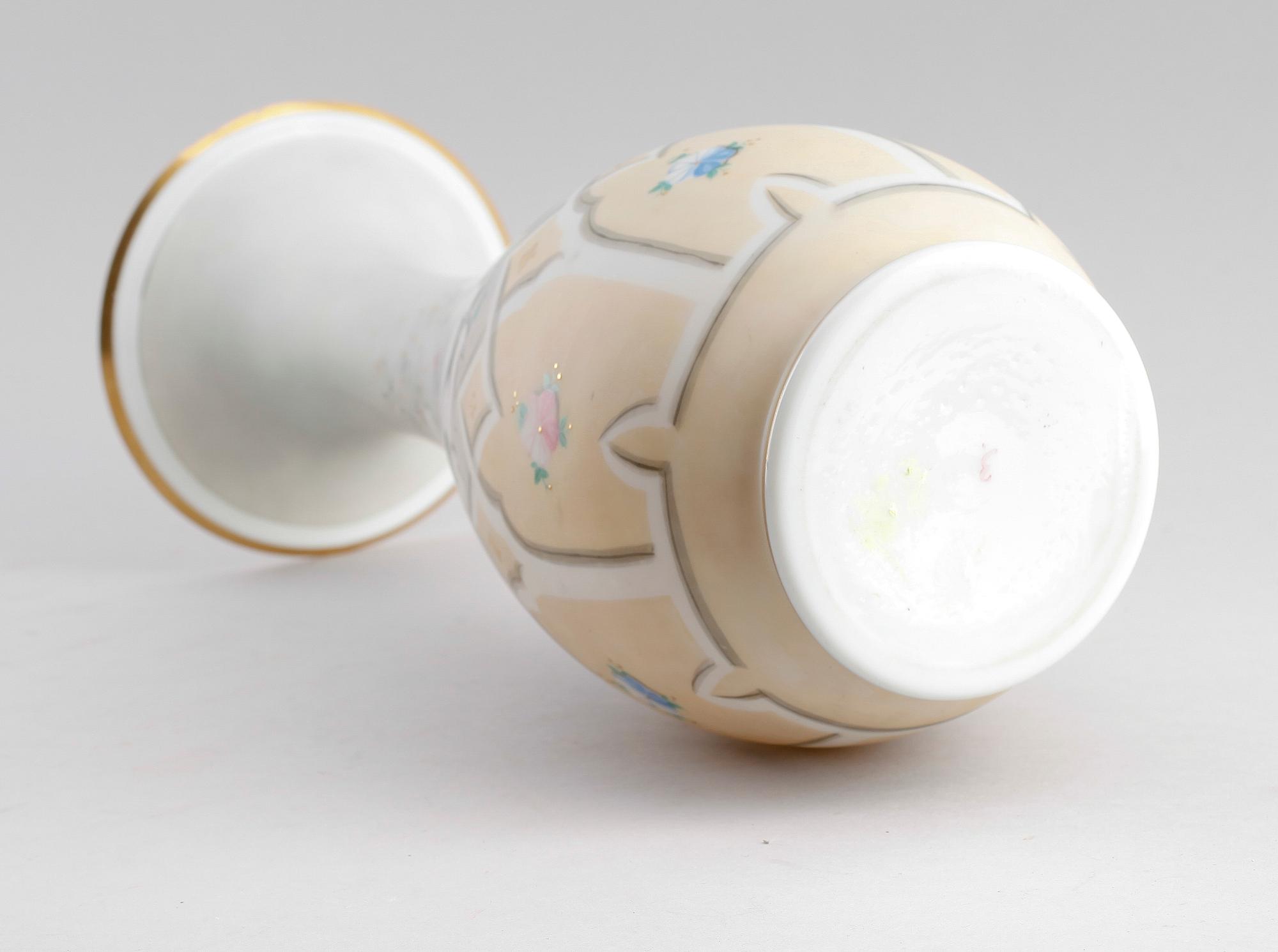 VAS, opakglas, Ryssland, omkring år 1900.