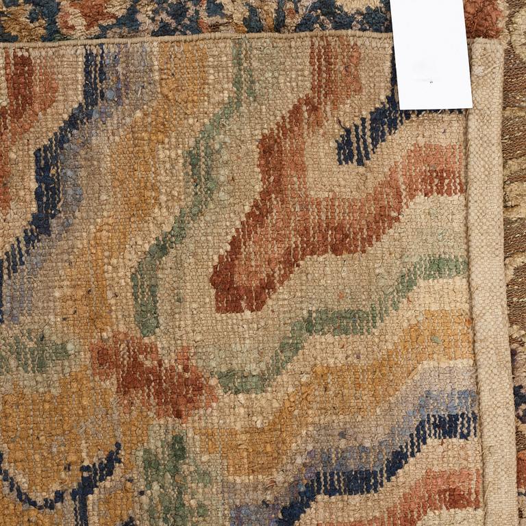 CARPET. Antique silk China relief. 256,5 x 158 cm. Late Qing dynasty (1644–1911).