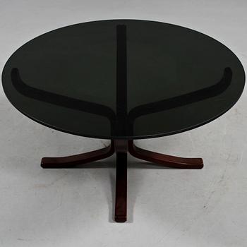 FÅTÖLJER, ett par samt SOFFBORD, "Falcon", Sigurd Resell, Vatne Möbler, Norge, 1900-talets fjärde kvartal.