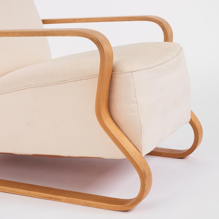 Alvar Aalto, 'Padded Paimio model 44' easy chair, Huonekalu-ja Rakennustyötehdas Oy or Artek, Finland circa 1934-35.