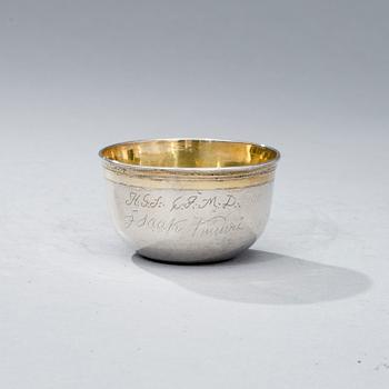 DRINKING CUP WITH SAUCER, silver, Stockholm 1705, total weight 149 g.