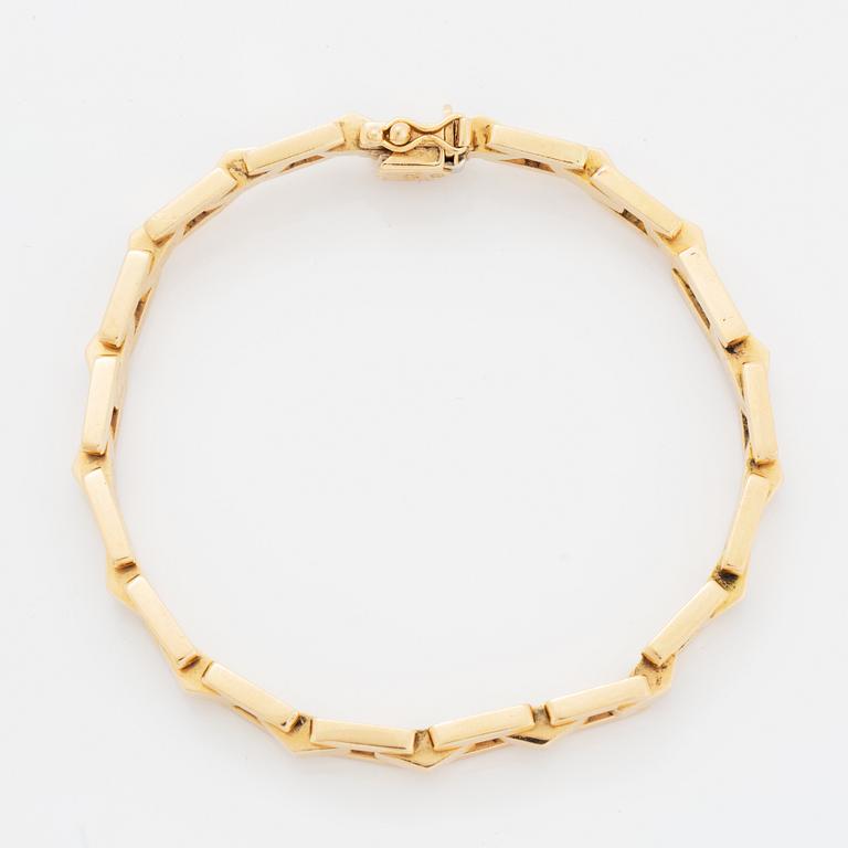 18K gold bracelet.
