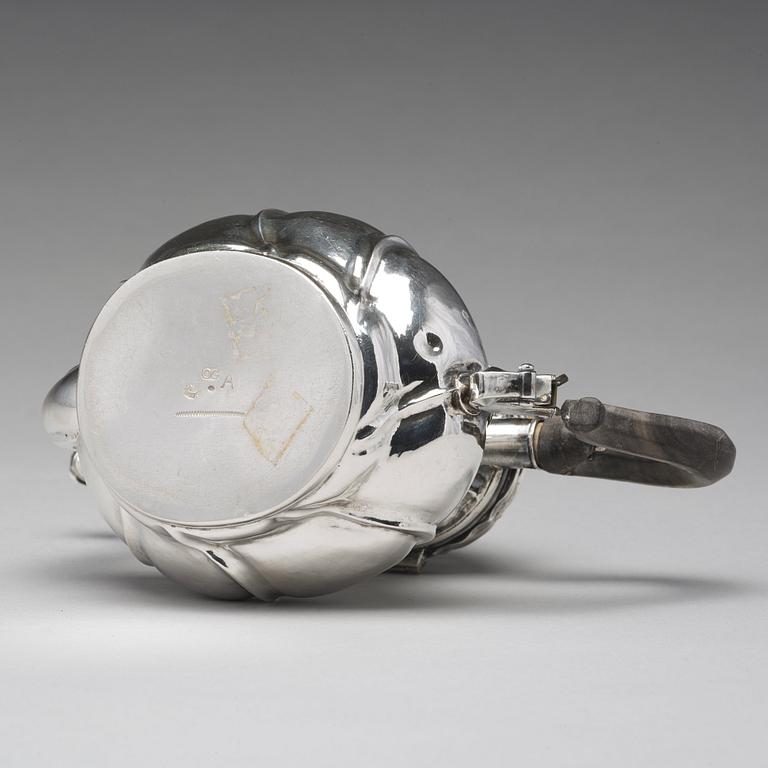 A Swedish 18th century silver tea-pot, mark of  Olof Gravander, Kristinehamn 1759.