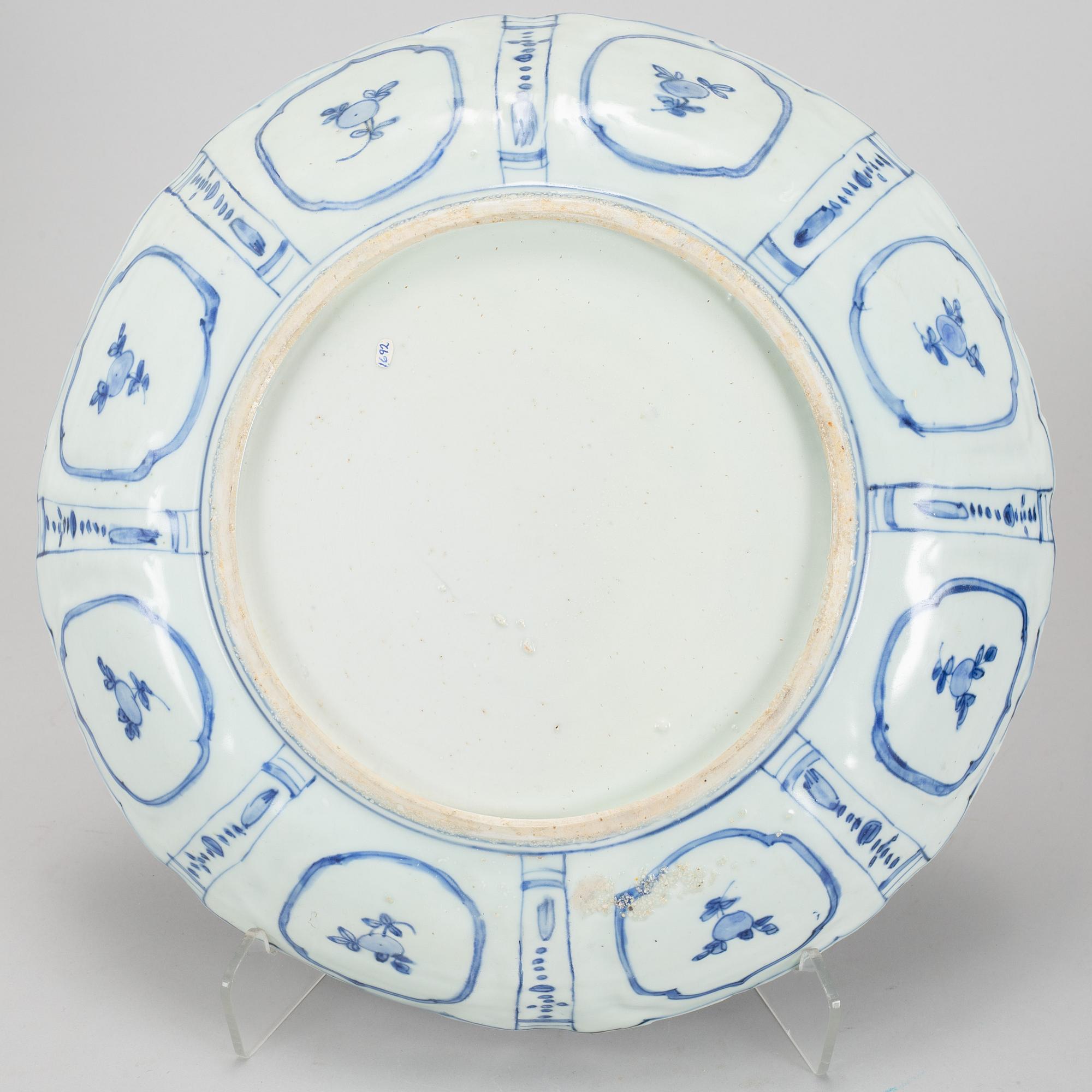 A blue and white kraak dish, Ming dynasty, Wanli (1572-1622).
