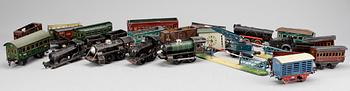 PARTI LEKSAKER, ca 30 delar, metall, bland annat personvagn 17310 Raucher, Märklin i skala 0. Omkring 1900-talets mitt.