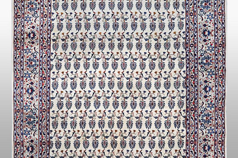 A carpet, Kashan, ca 417 x 300 cm.