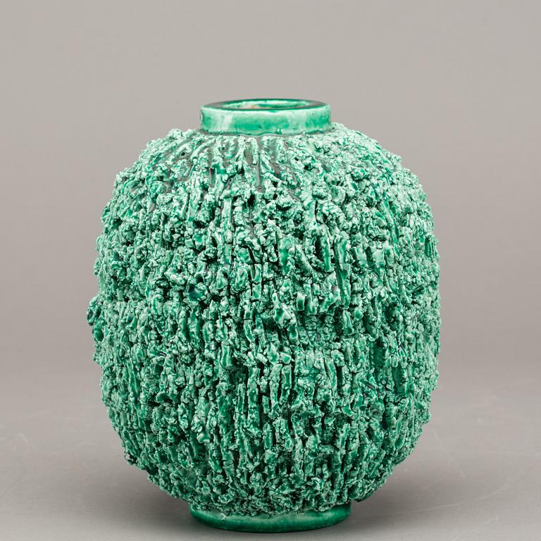 GUNNAR NYLUND, vas, "Igelkott" chamotterat stengods, Rörstrand, 1900-talets mitt/andra hälft.