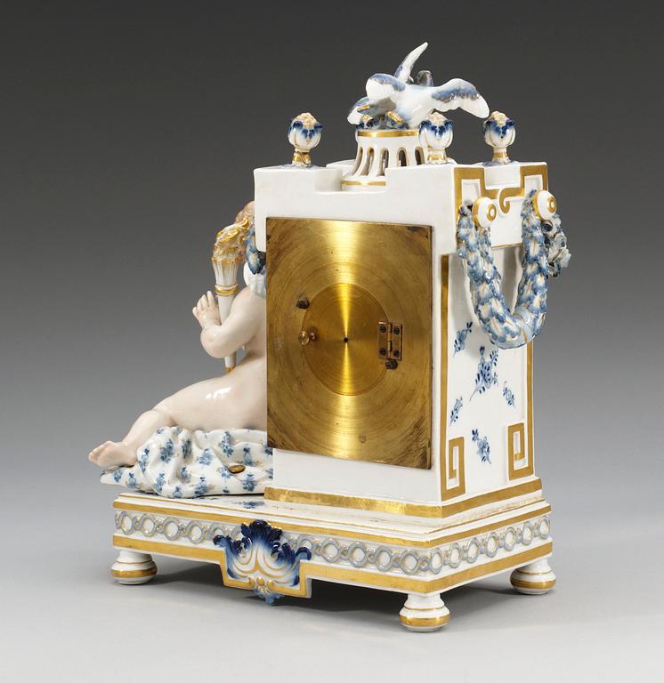 A Meissen table clock, ca 1900.