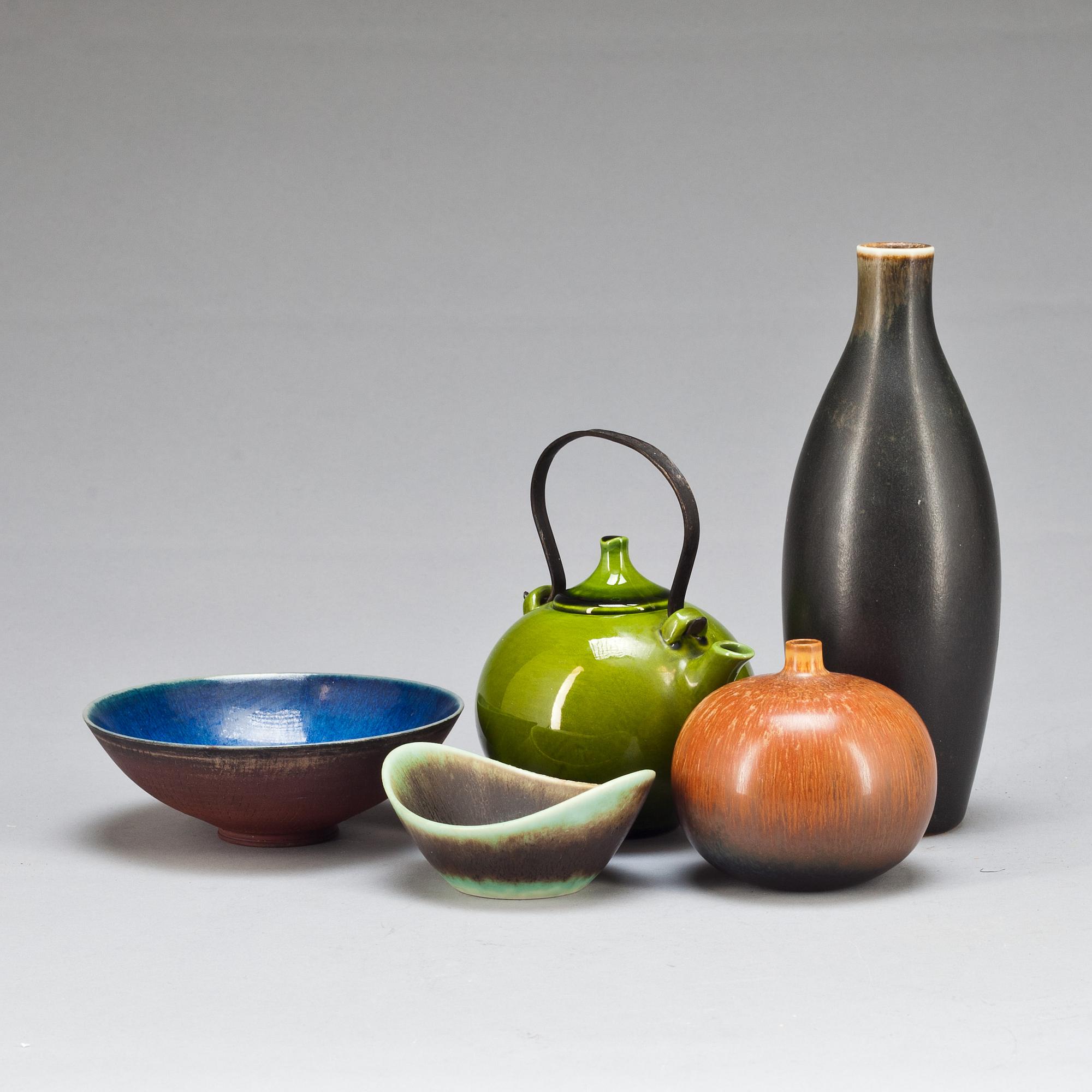 PARTI KERAMIK, 4+1 delar. Rörstrand resp. Farstagods. Bl.a Kåge och Stålhane.