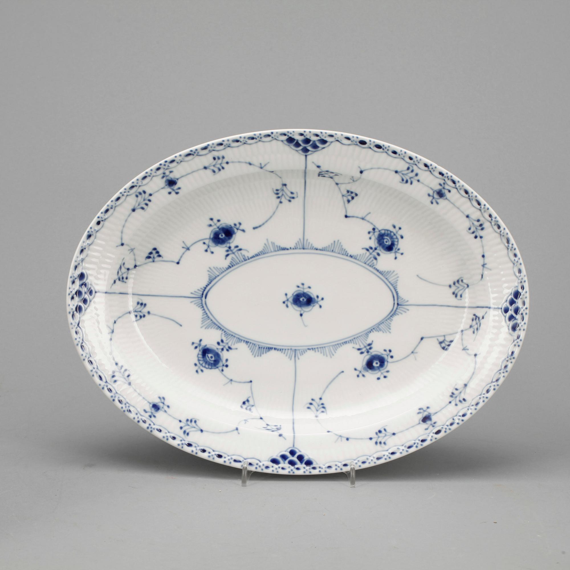 SERVIS, 30 ca delar, porslin, Musselmalet, Royal Copenhagen.