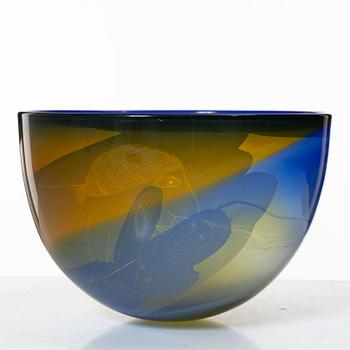Ann Wolff (Wärff), a bowl, Stenhytta Glass Studio Transjö, blown by Wilke Adolfsson, 1982.