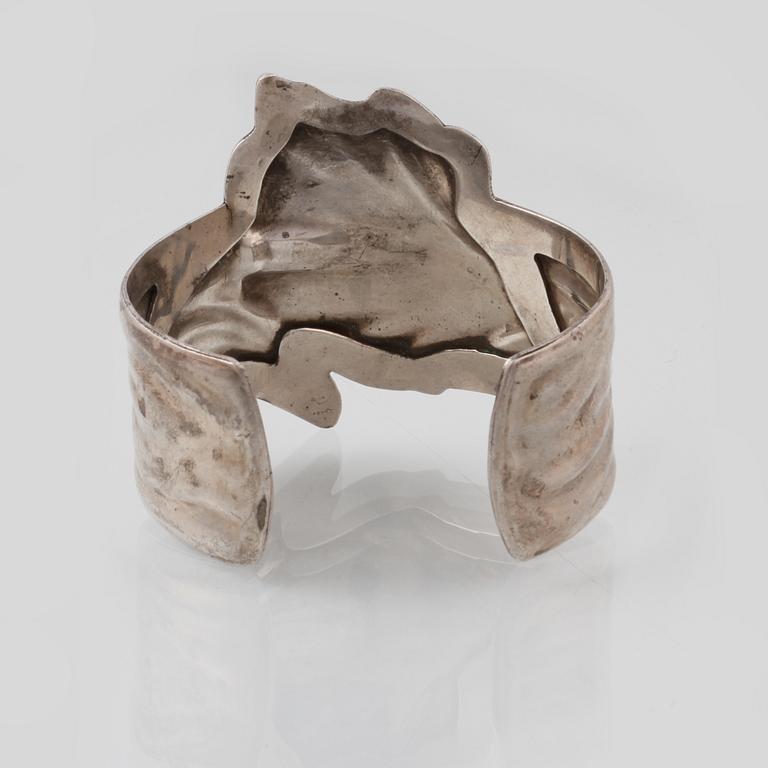 ARMRING, silver, utländsk stämpel. Vikt 31,0 gram.