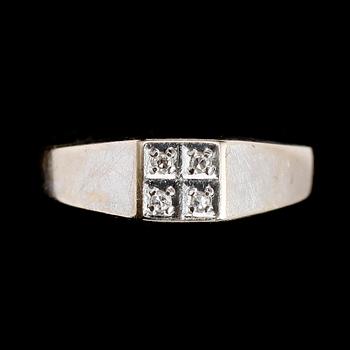 RING, 18 k vitguld med 4 små briljanter. Total vikt ca 2 gram.