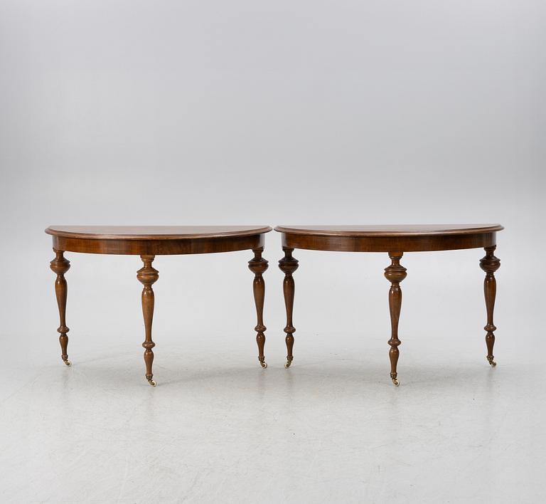 Dining table, late 19th century.