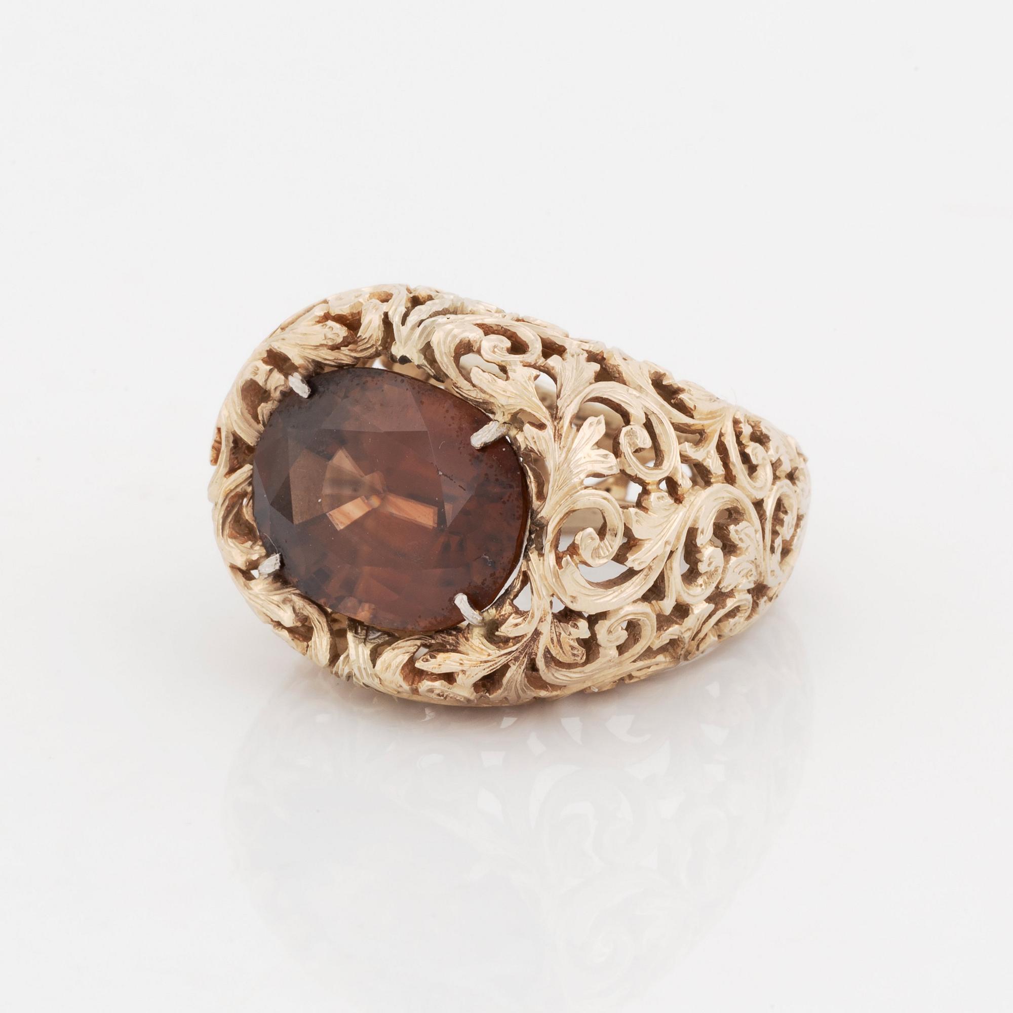 A Tina Karlsson 18K gold ring set with a faceted zircon.