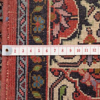 A Bidjar rug, c. 245 x 170 cm.
