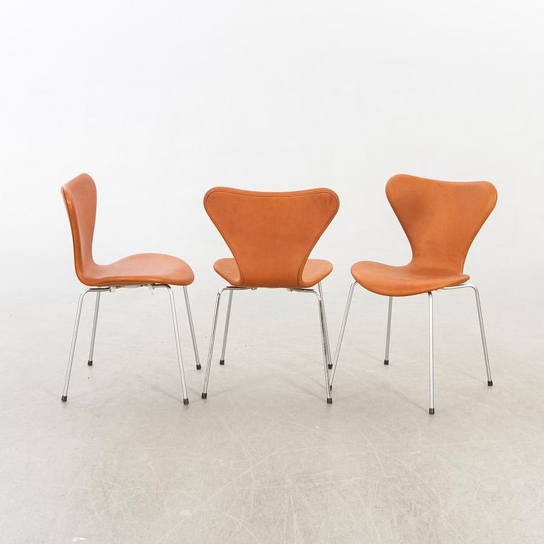 Arne Jacobsen a set of six Sjuan chairs, for Fritz Hansen Denmark, later part of the 20th century.