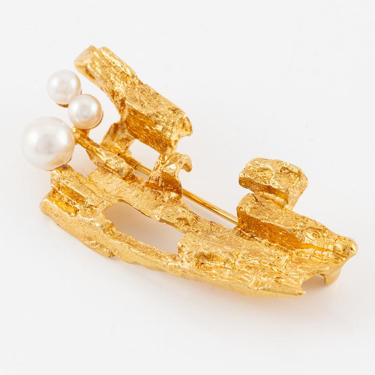 Björn Weckström, a brooch, "Bow of Argo'", 18K gold with pearls, Lapponia.