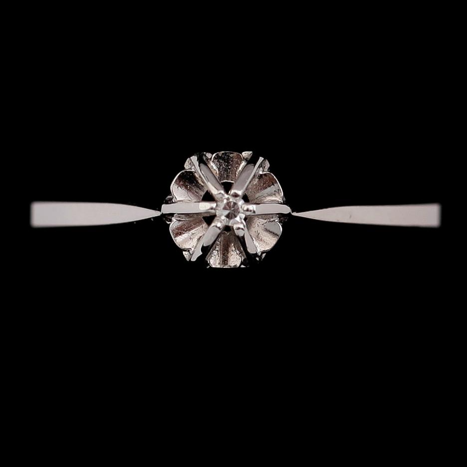 HÄNGE MED KEDJA, RING samt ÖRHÄNGEN, 1 par, 18 k vitguld med diamanter. Total vikt ca 6 gram.