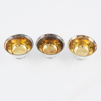 Supkoppar för saké, 3 st, silver, Japan, 1900-talets andra hälft.
