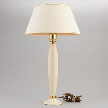 An end of the 20th Century tale light from Le Dauphin.