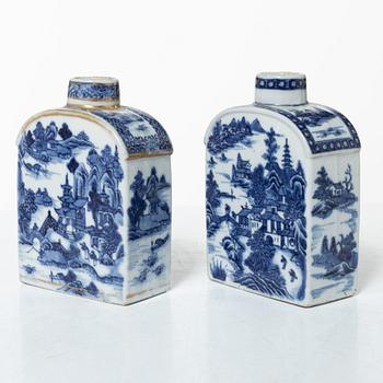 Tedosor, 2 st samt kopp med fat, kompaniporslin, Kina, omkring 1800.