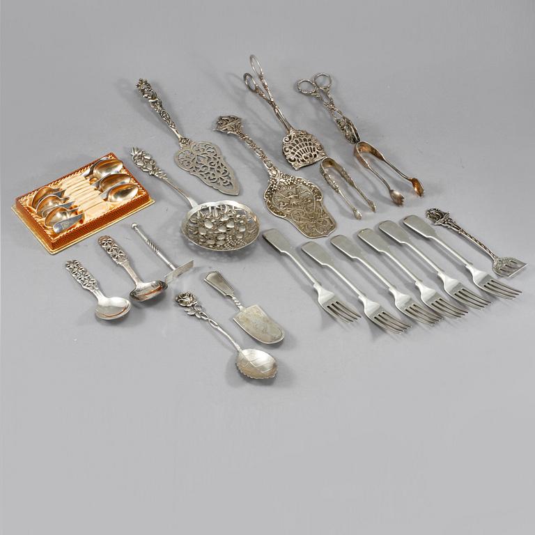 PARTI SILVER, 25 delar, mestadels utländska stämplar, 1900-tal. Vikt 794 g.