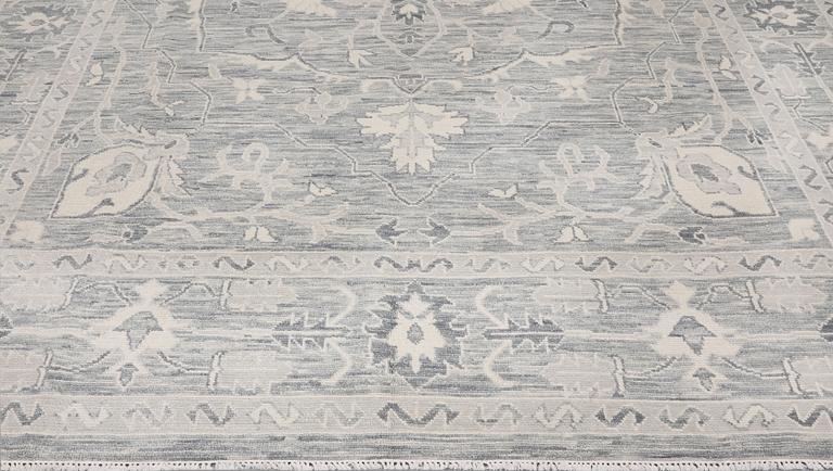 A carpet, Ziegler design, approx. 427 x 305 cm.