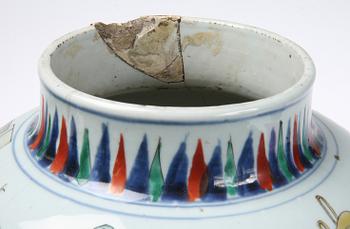 A Transitional wucai jar, 17th Century.