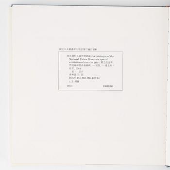 Five books about the topic chinese jades.