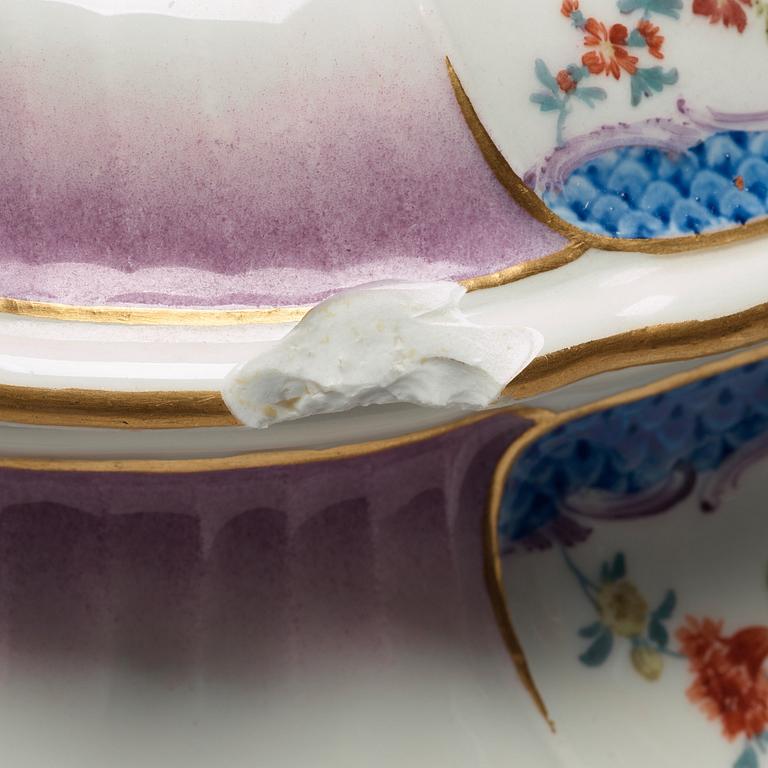 TERRIN med LOCK och FAT, porslin. Meissen, 1700-tal.