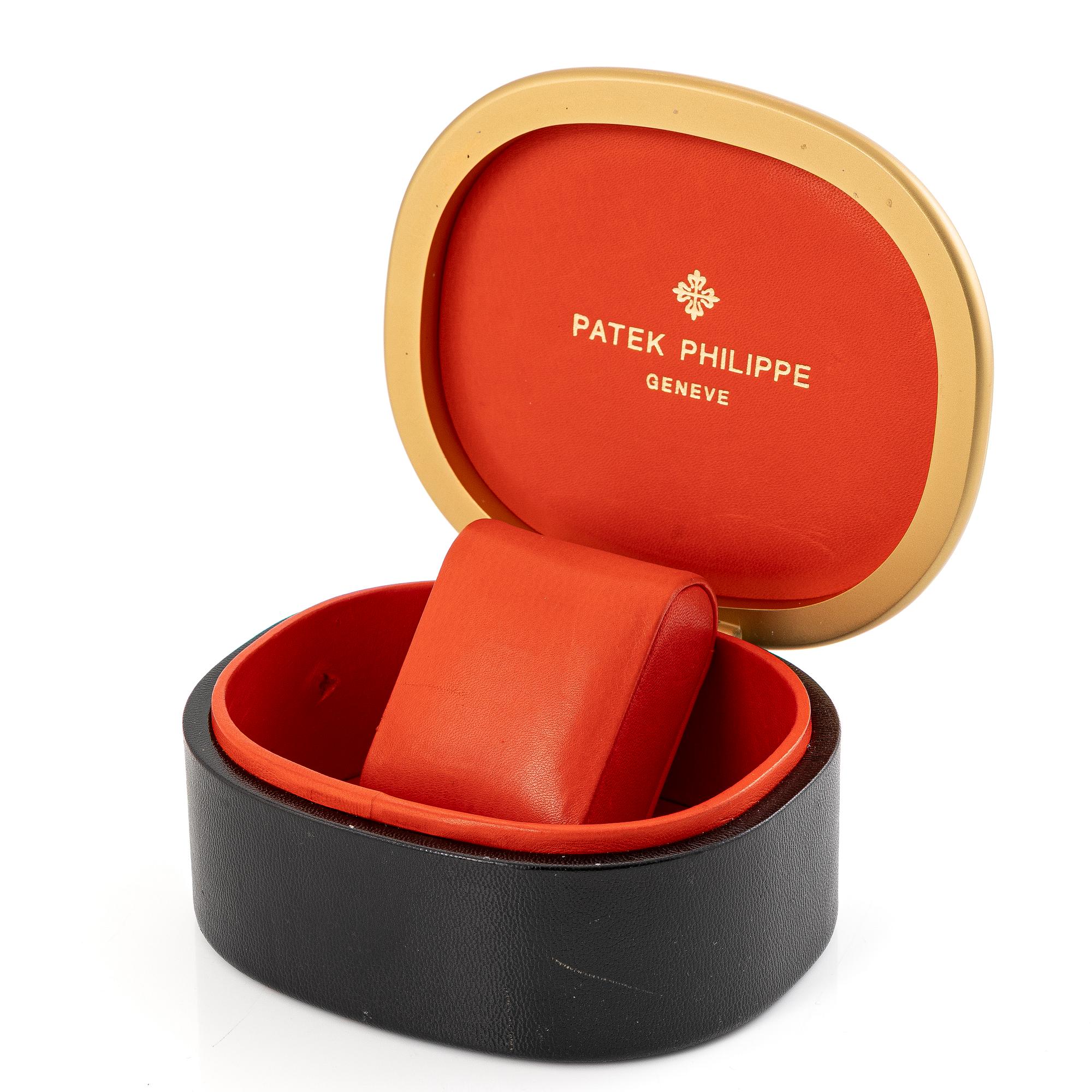 Patek Philippe, box, 135 x 115 x 57 mm.