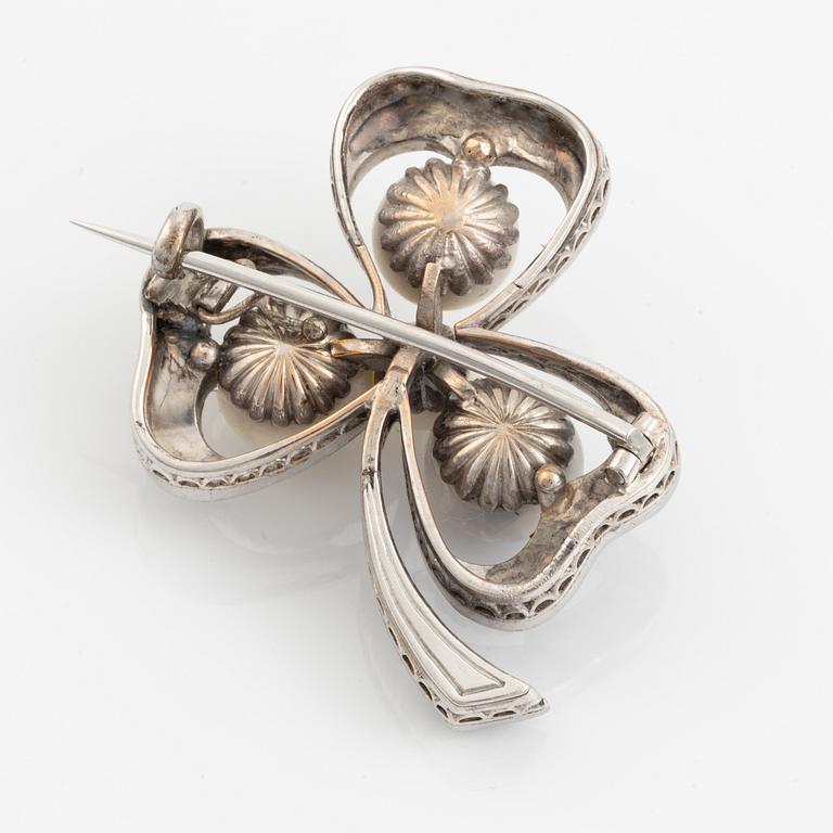 An antique shamrock pearl brooch.