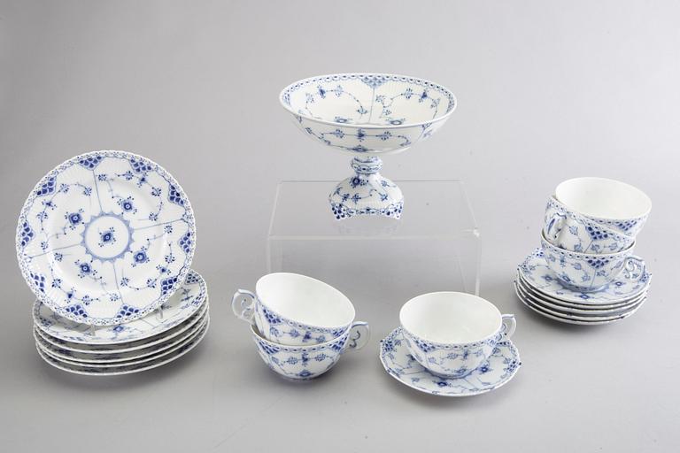 SERVIS 13 dlr Musselmalet helblonde och halvblonde Royal Copenhagen Danmark porslin 1900-talets senare del.