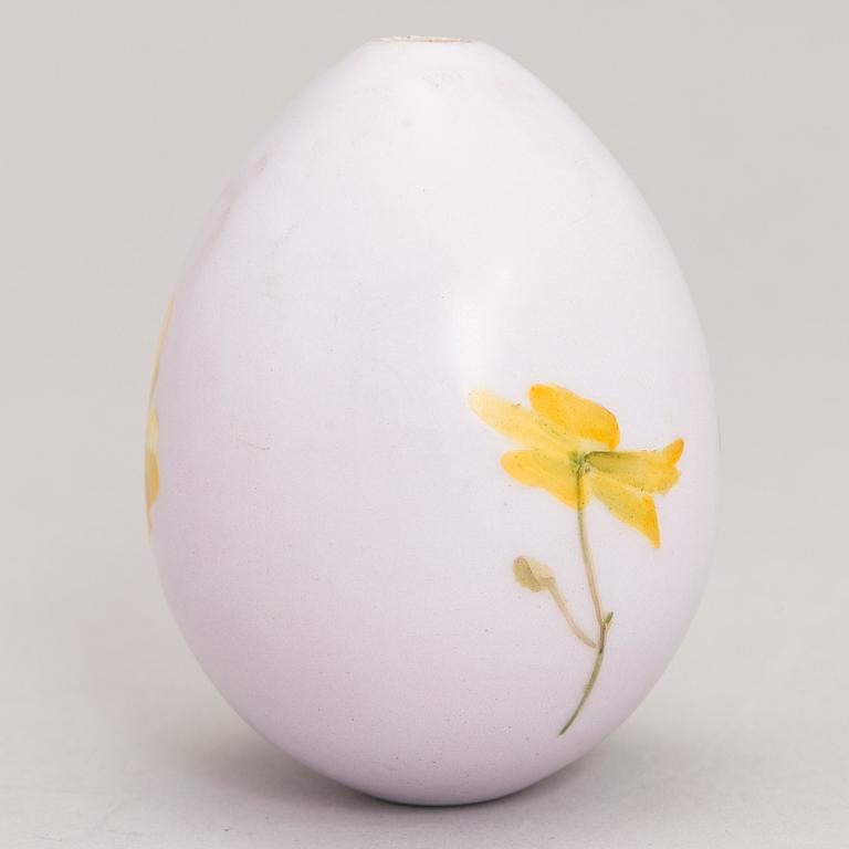 A Russian porcelain Easter egg from around the turn of the 20th Century.