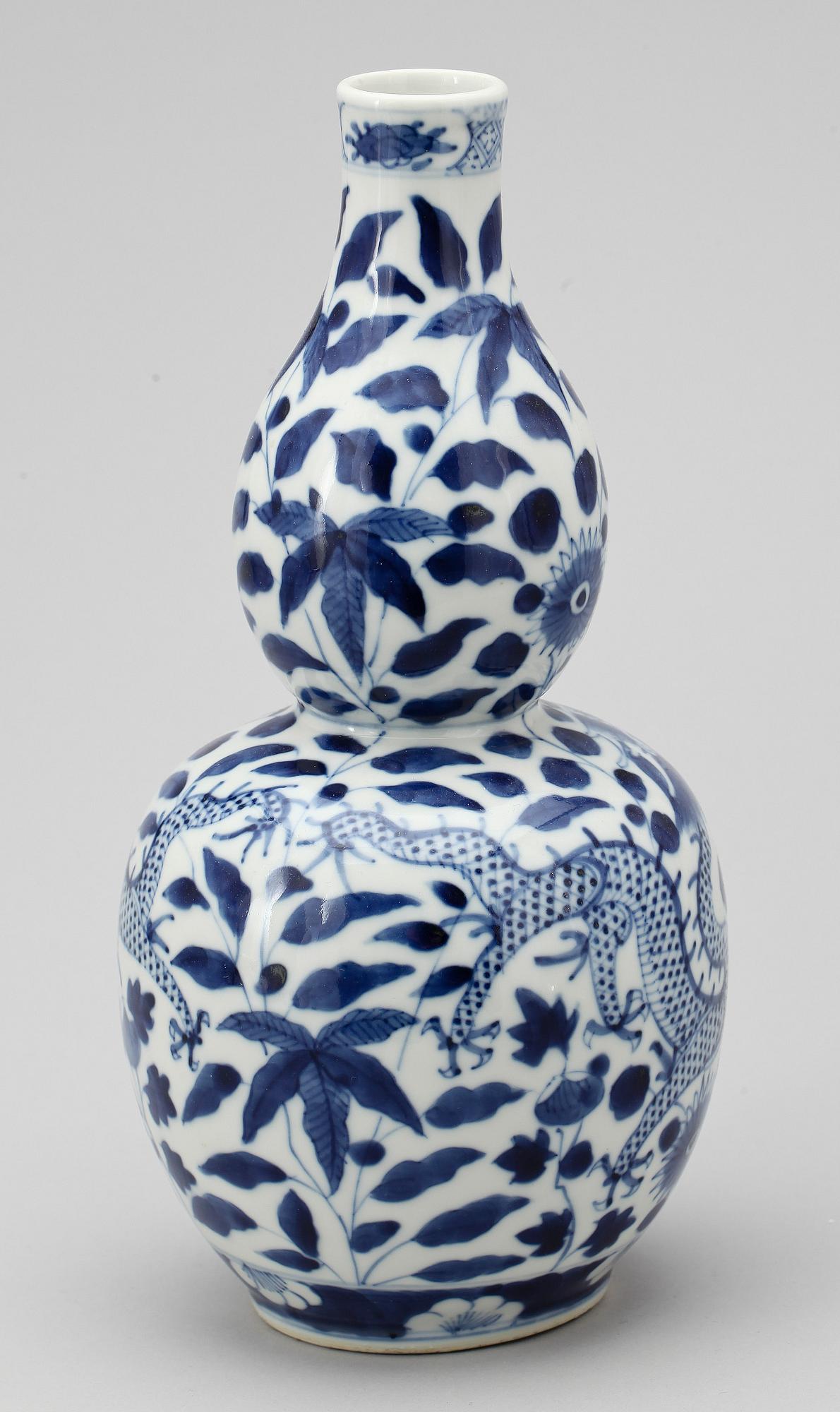 VAS, porslin, Kina, 1900-tal.