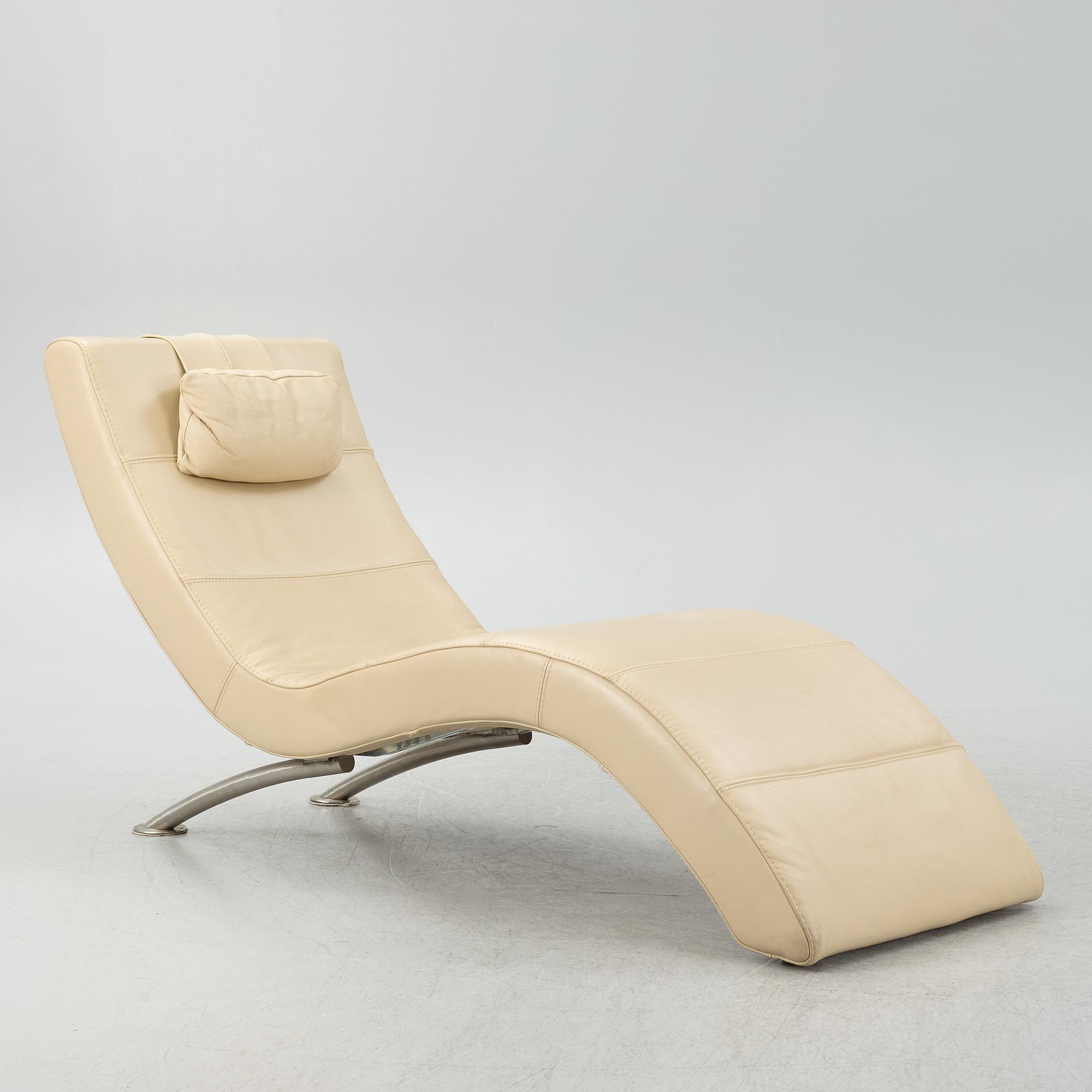 A reclininger, Neiser, contemporary.