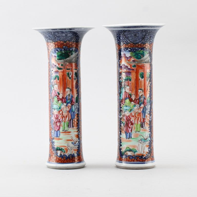VASER, 1 par, porslin, Kina, 1700-tal.