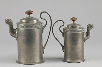 KAFFE- OCH CHOKLADKANNA, 2 st. Tenn, senempire 1800-tal.