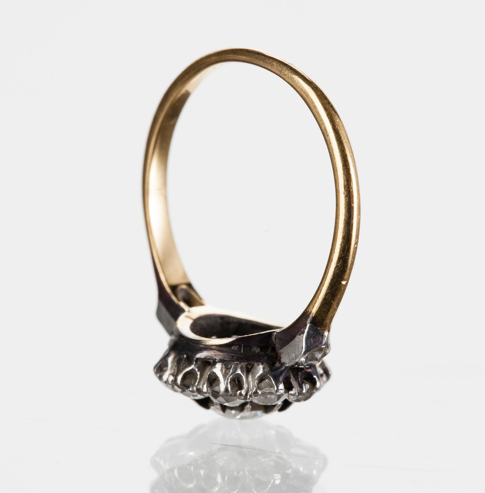 RING, guld 14k, ostämplad, 13 gammalslipade diamanter, totalt vikt ca 1,50 ct.