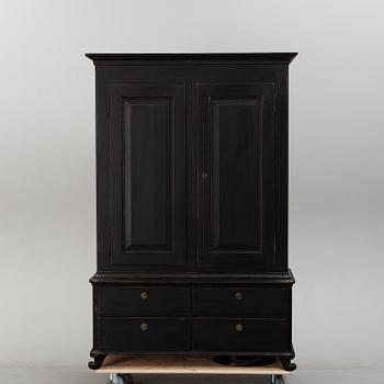 An end of the 19th century cabinet.