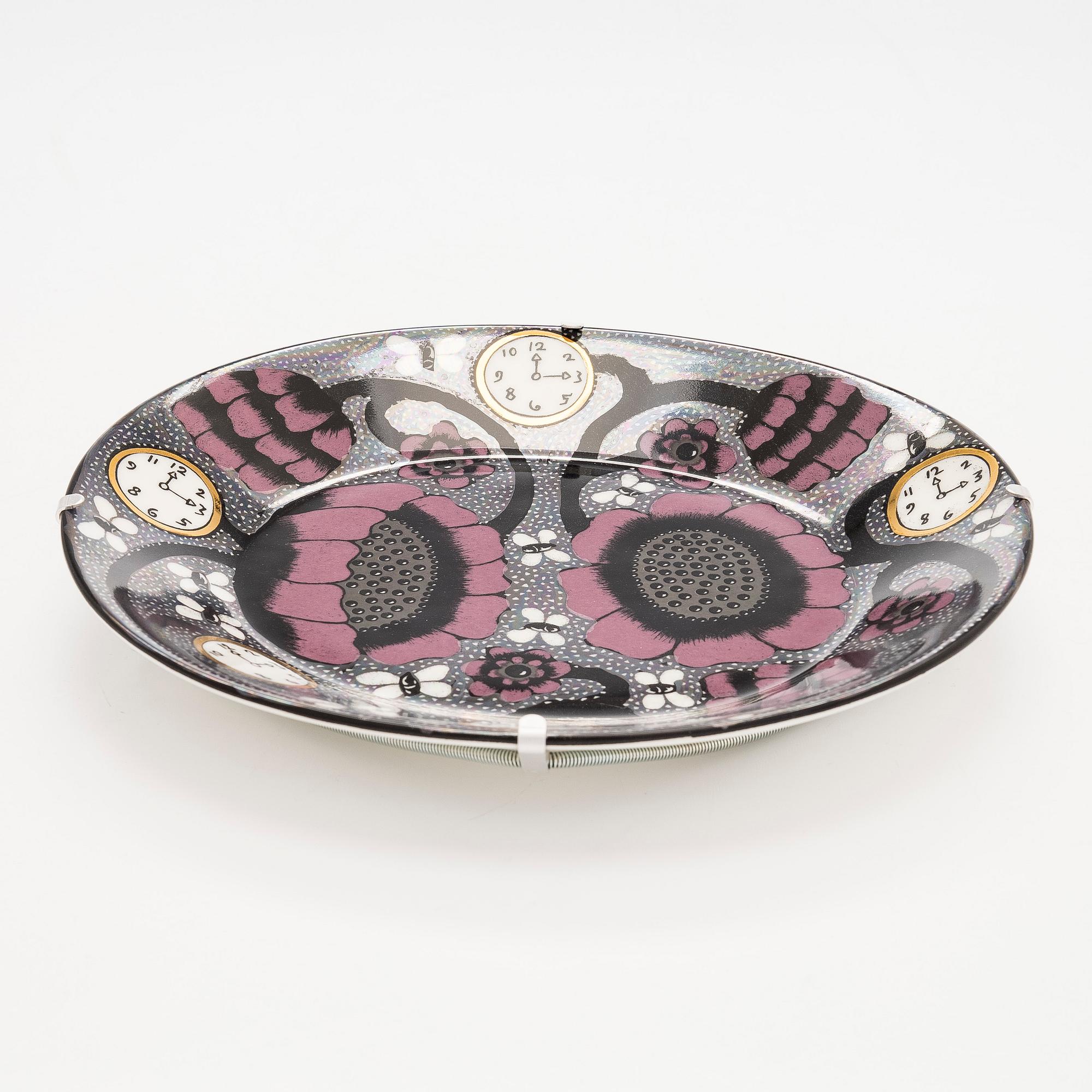 Birger Kaipiainen, A decorative porcelain dish, 'Elegance/6', numbered 335. Pro Arte, Arabia.
