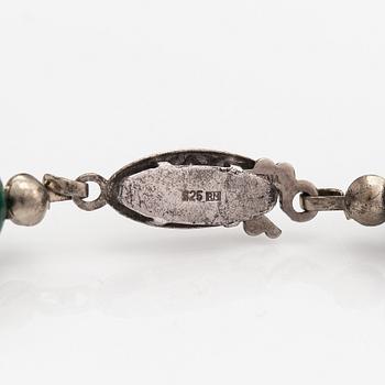 A malakite pearl collier with a sterling silver clasp.