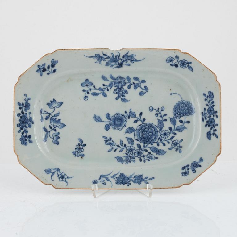 Two Chinese porcelain chargers and a sauceboat, Qing dynasty, Qianlong (1736-95).