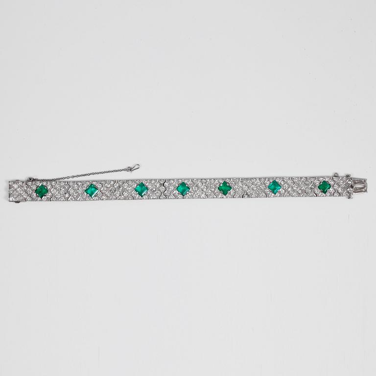 An emerald and brilliant-cut diamond bracelet, signed Cartier. Total carat weight of diamonds ca 5.70 cts. No 58436.