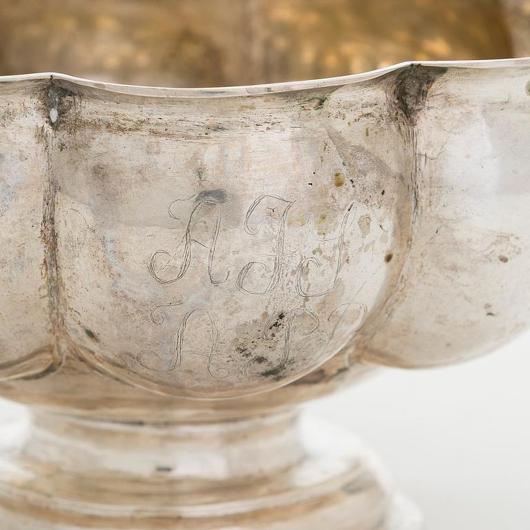 Skål, silver, 1700-tal, oidentifierade stämplar.