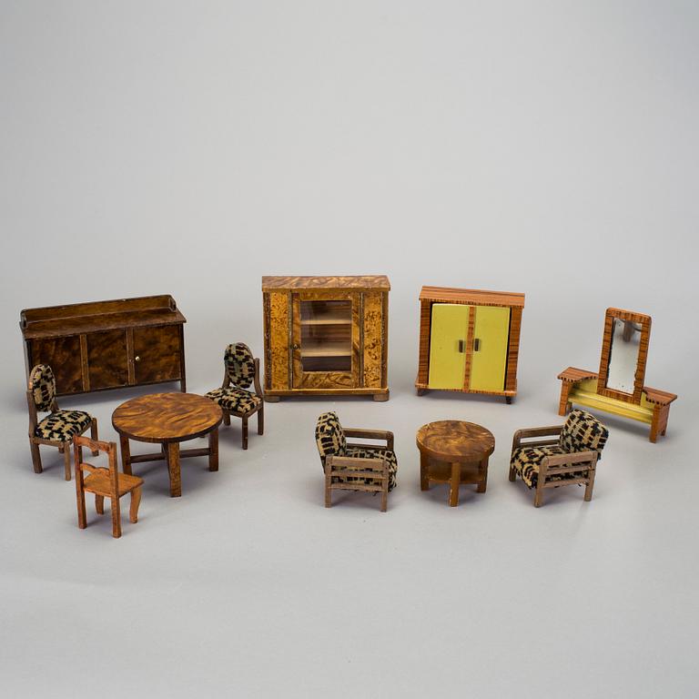 A lot of 11 pieces of doll house furniture probably by Paul Hübsch 1930/40s.